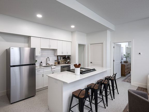 2nd image of 835 Van Buren St #101