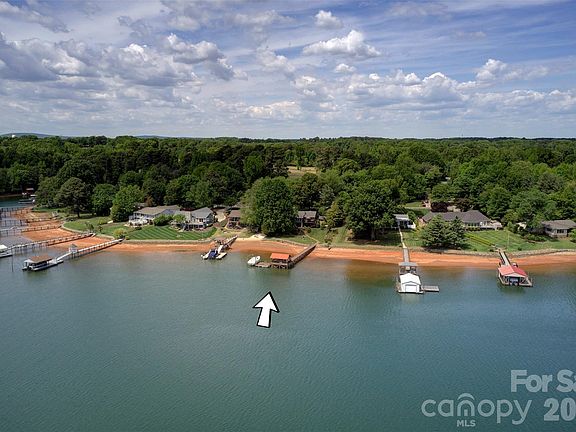 2nd image of 3002 Lake Shore Rd S