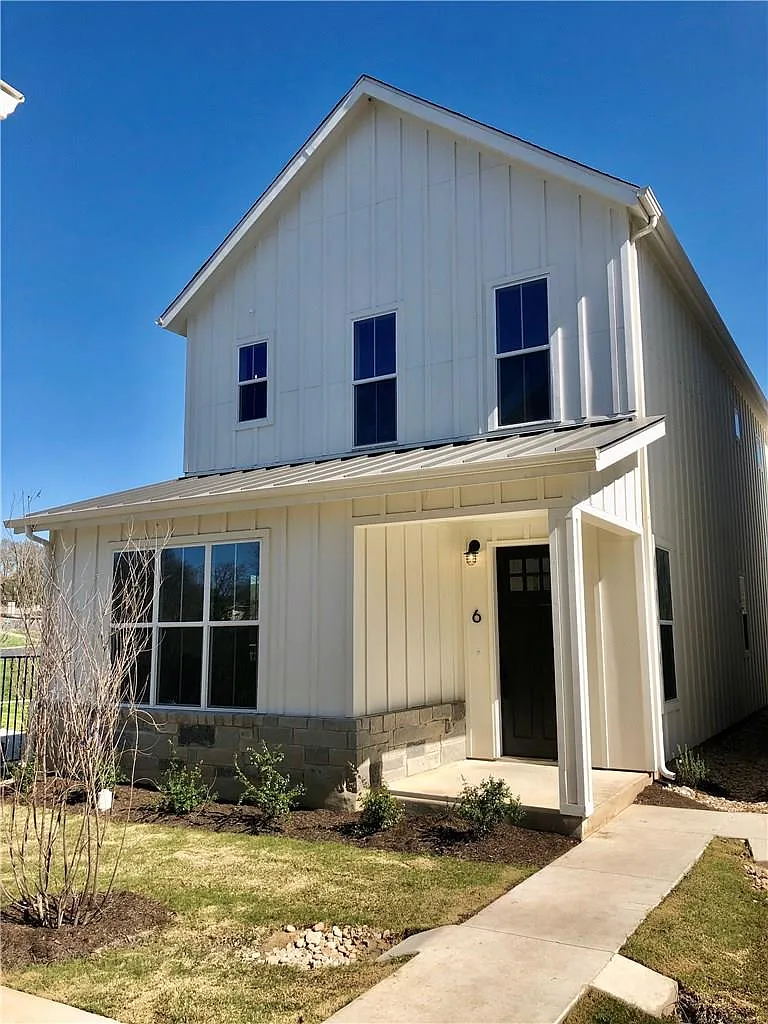 3 bed, 2.5 bath, 1600 sqft, $3,175 — Photo 1