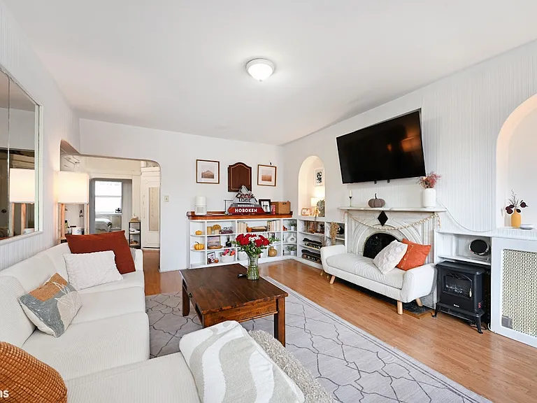 902 Park Ave #4 — Photo 5