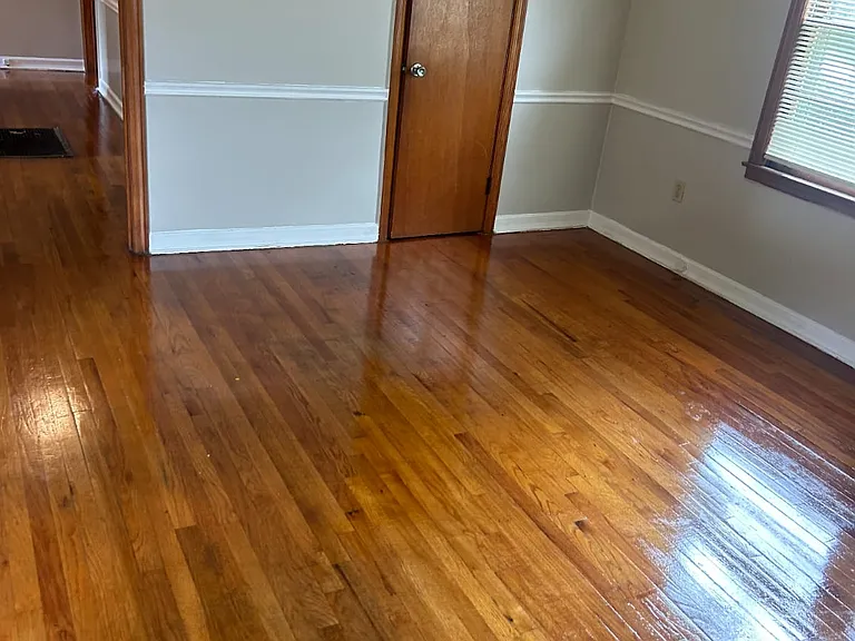 2563 Crescent Dr — Photo 3