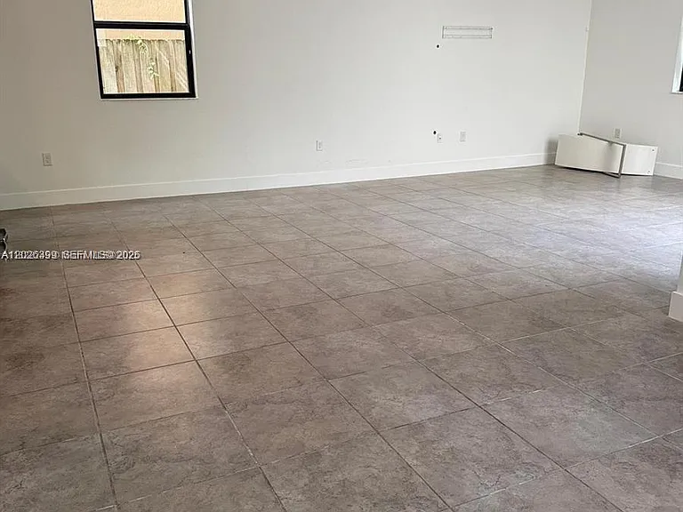 156 NE 24th Ave — Photo 10