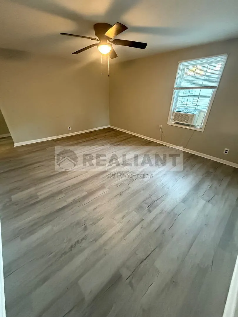 2 bed, 1.0 bath, 1000 sqft, $1,175 — Photo 2
