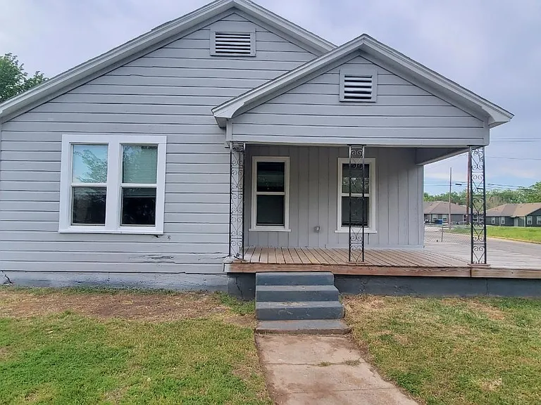 401 W Hull St — Photo 1