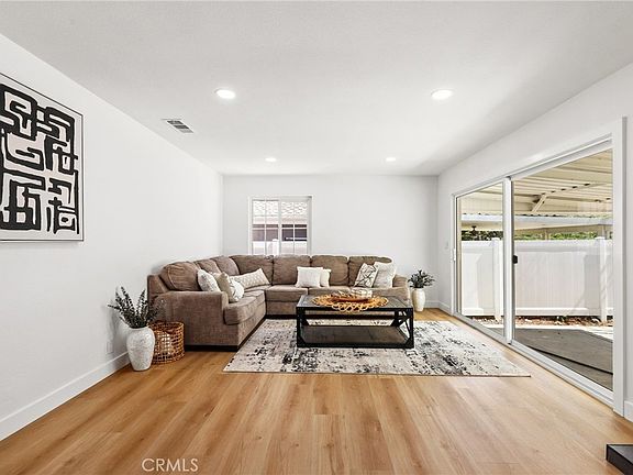5th image of 220 Gwynwood Ave