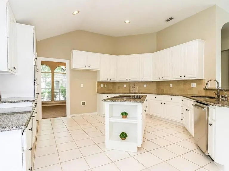 4645 Wales Dr — Photo 11