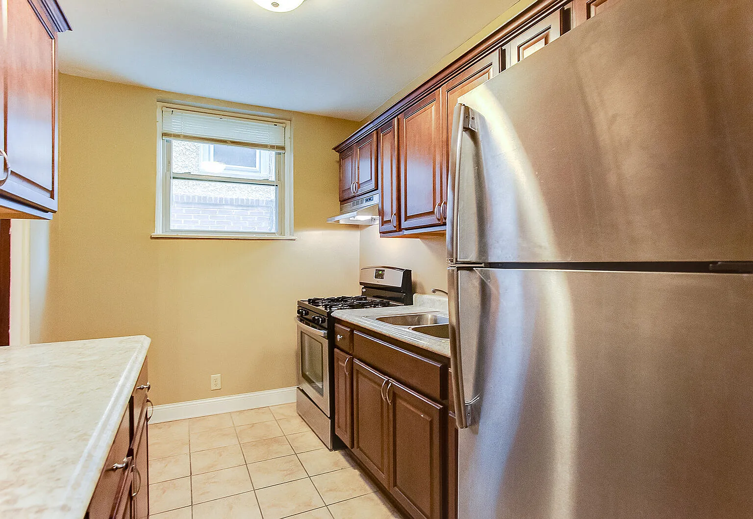 2884 Irving Ave. S. — Photo 1