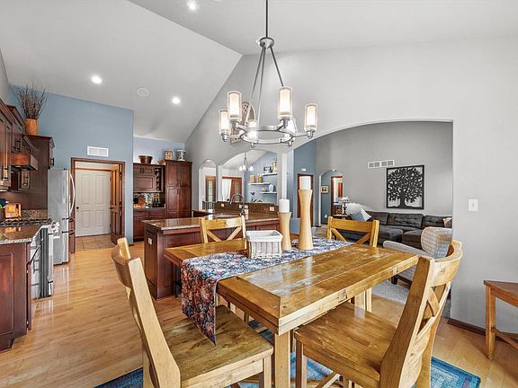 3rd image of 781 Autumn Ridge LANE