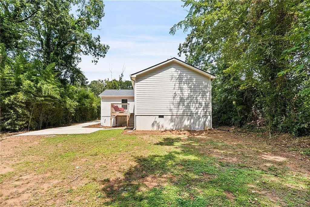 3 bed, 2.0 bath, $2,500 — Photo 2