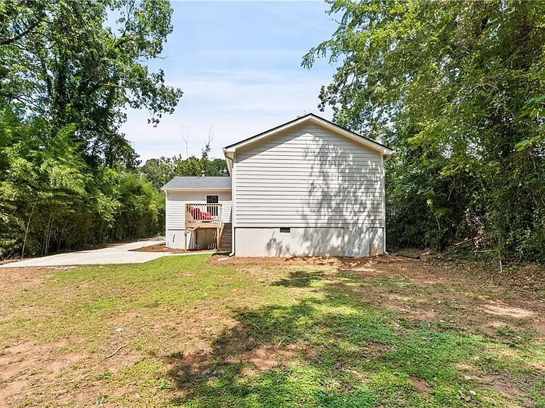 3439 Jackson Dr — Photo 2