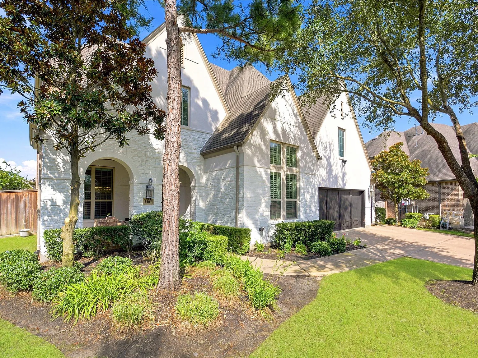 4 bed, 5.0 bath, 3965 sqft, $4,400 — Photo 2