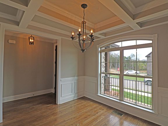 3rd image of 121 Shady Hollow Dr