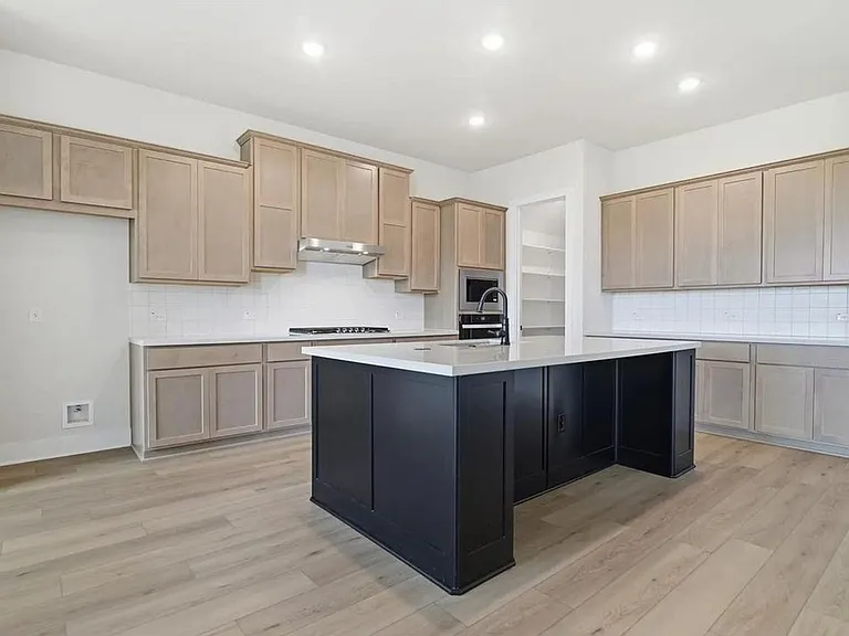 327 Grand Legacy — Photo 10