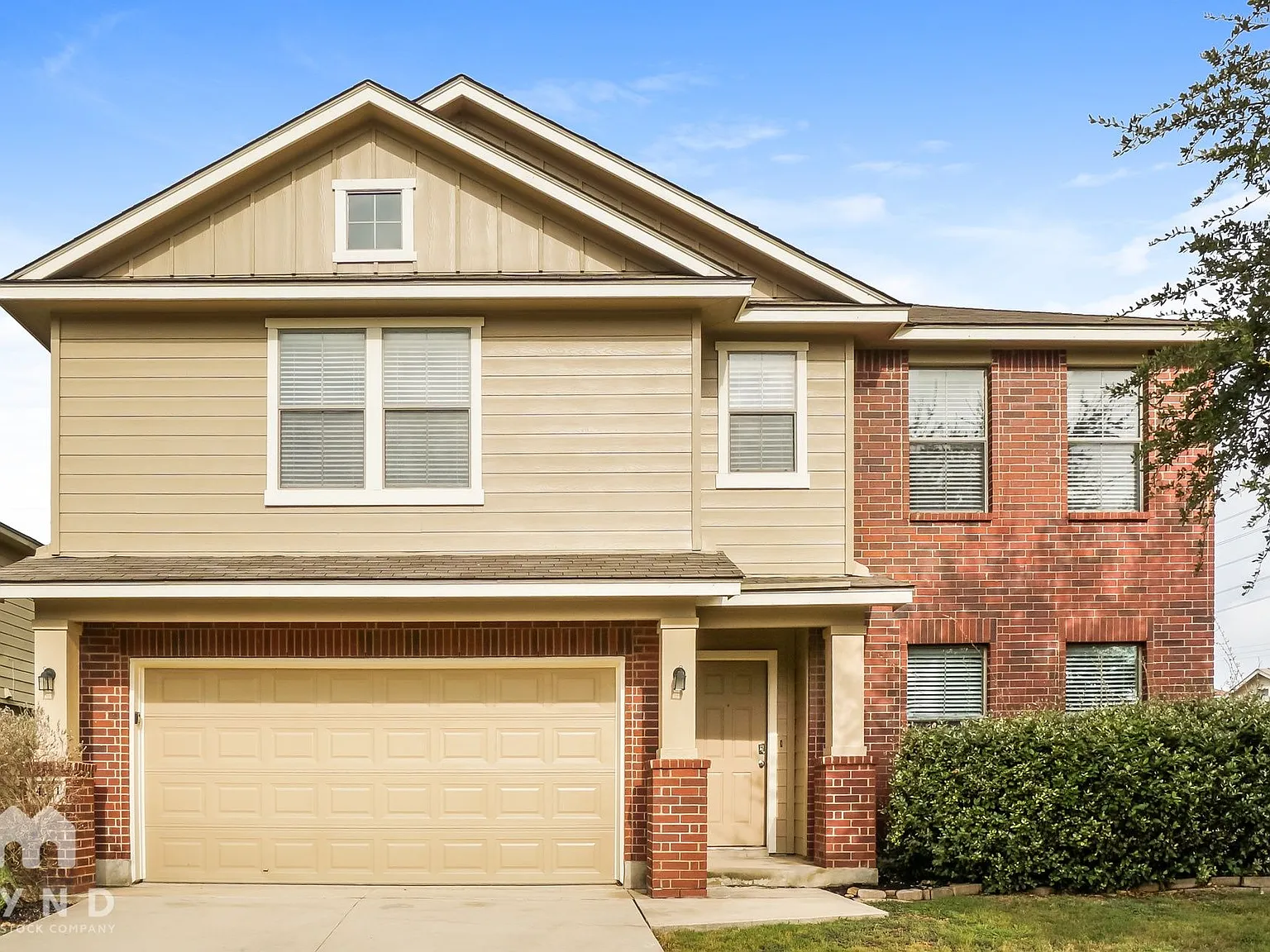 4 bed, 2.5 bath, 2522 sqft, $1,895 — Photo 1