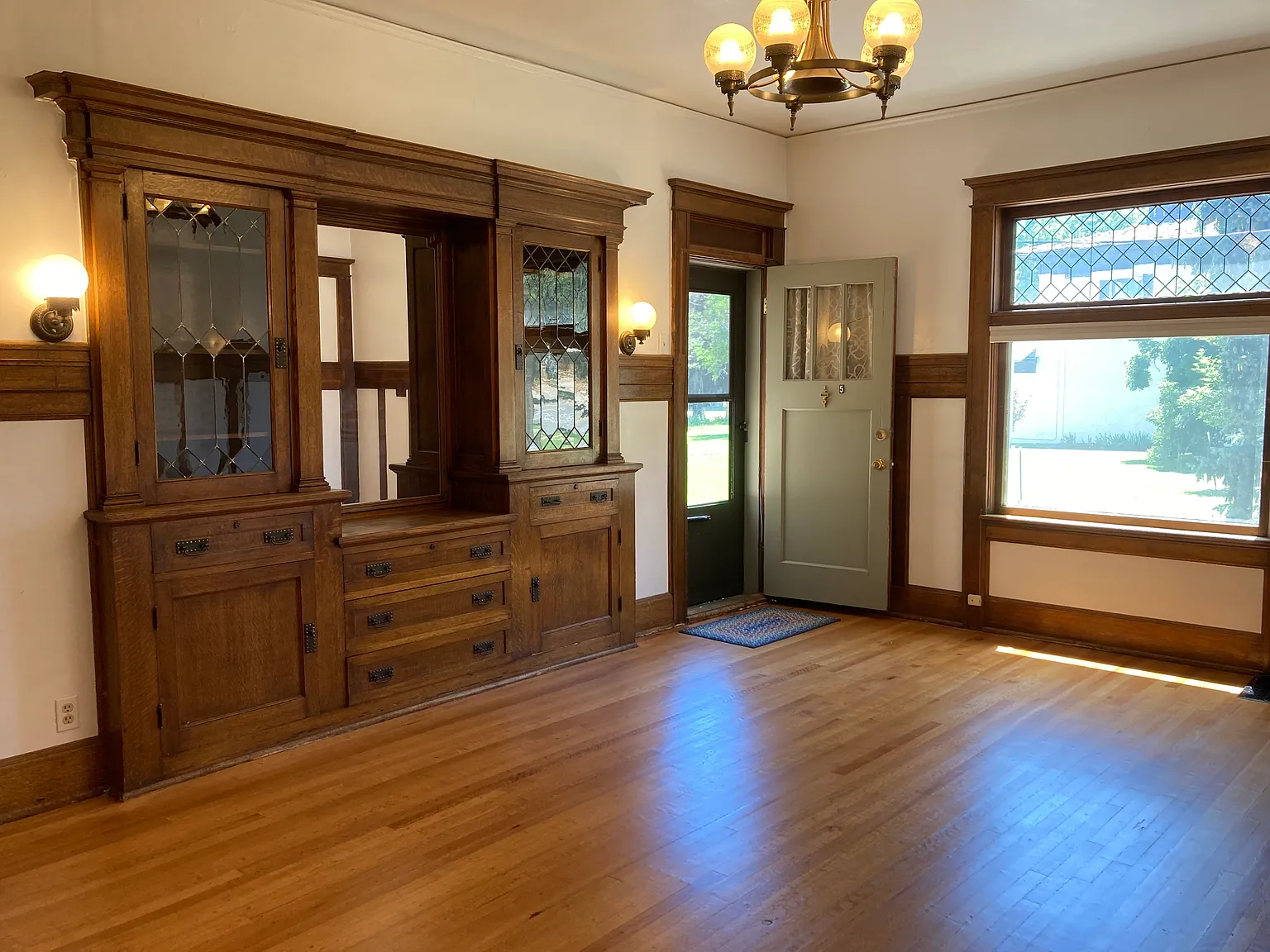 2 bed, 900 sqft, $1,350 — Photo 2