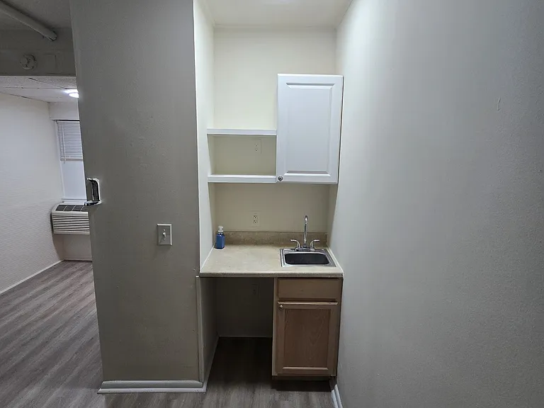 3200 W 9th St — Photo 1