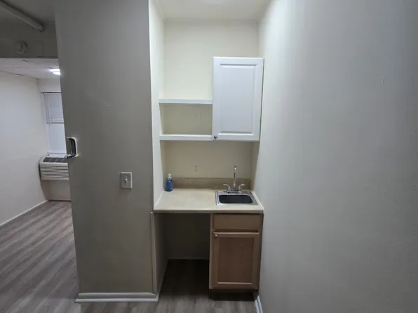 3200 W 9th St, Chester, PA 19013