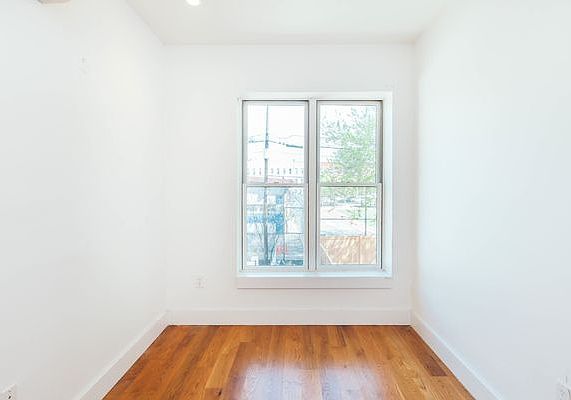 2nd image of 1144 De Kalb Ave #4R
