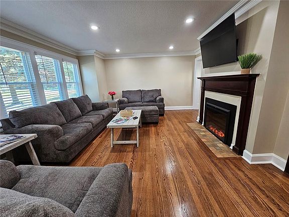 4th image of 7340 Virginia Ave