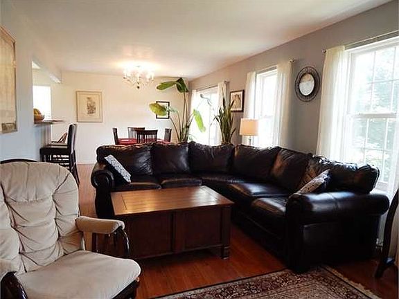 4th image of 1022 Middlebrook Ave