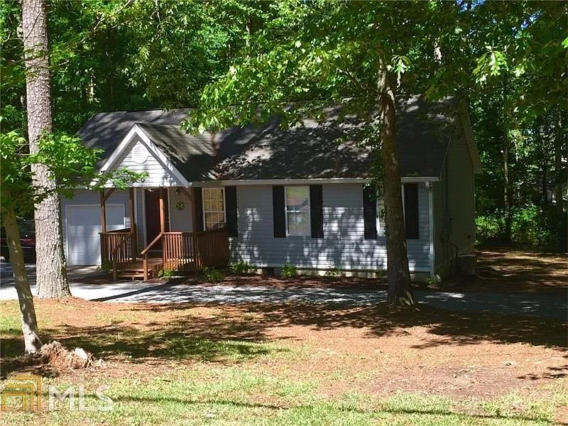 612 Victoria Rd photo 1