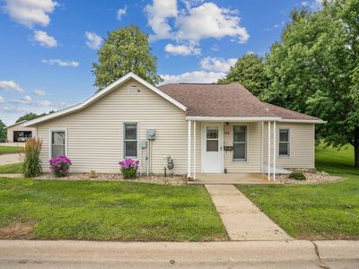 418 Adams St SE, Cascade, IA, 52033