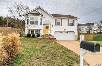 2nd image of 105 Pebble Ct