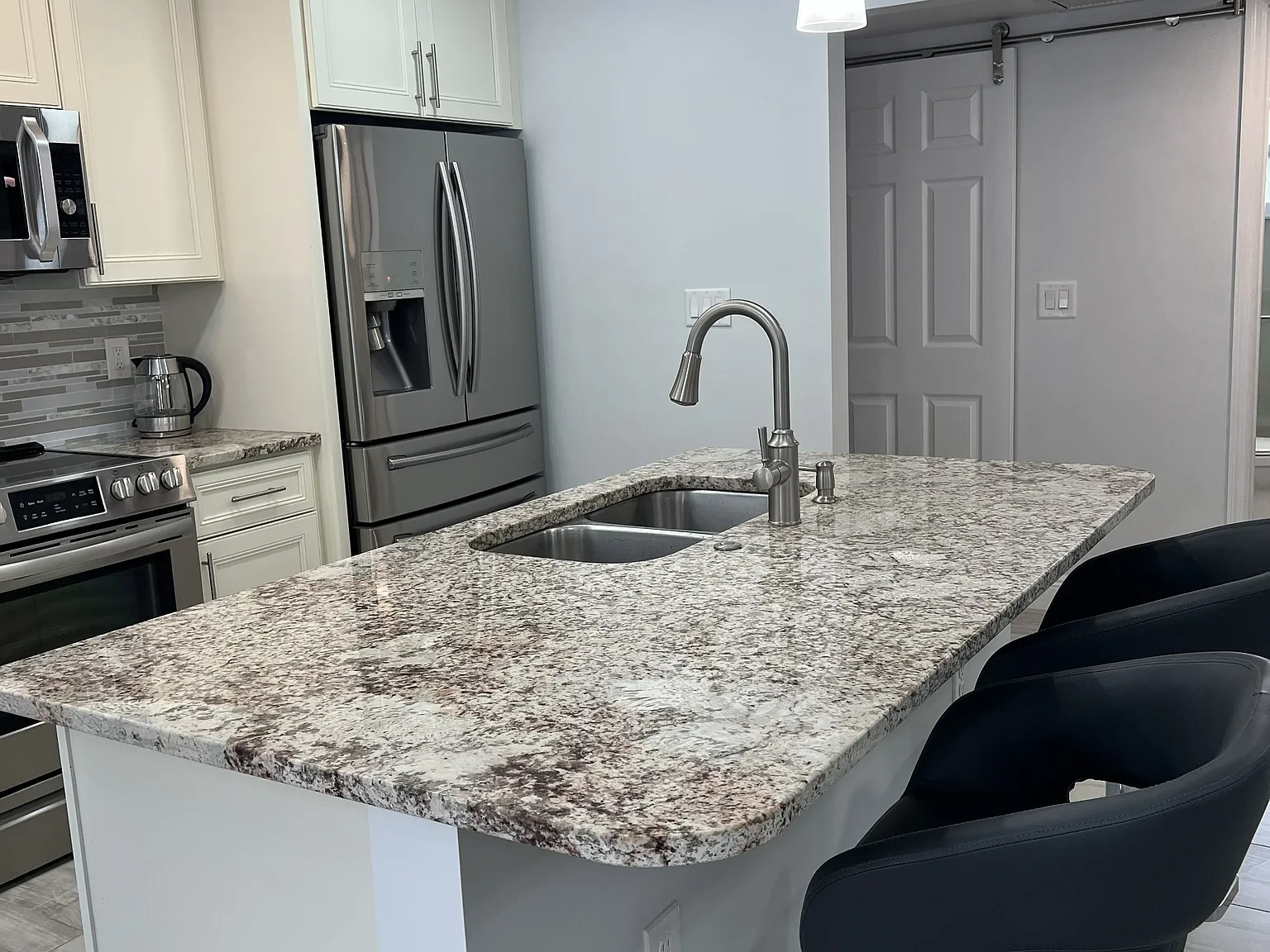2 bed, 750 sqft, $1,900 — Photo 4