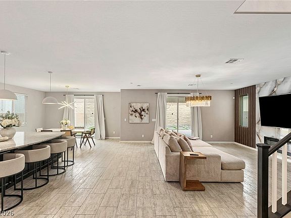 5th image of 946 Spring Haven St