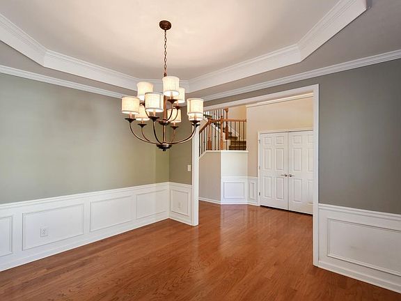 4th image of 242 Glenwood Dr