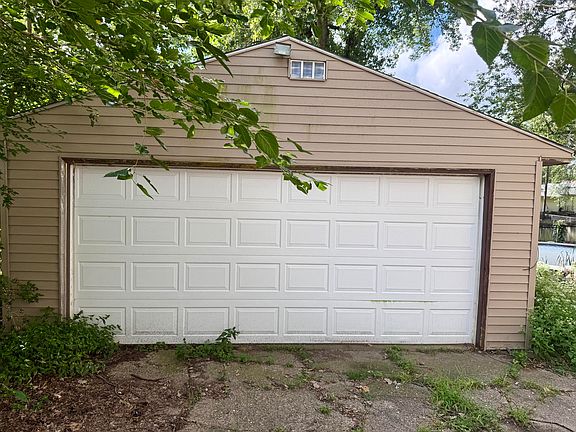 2nd image of 154 Sherman St