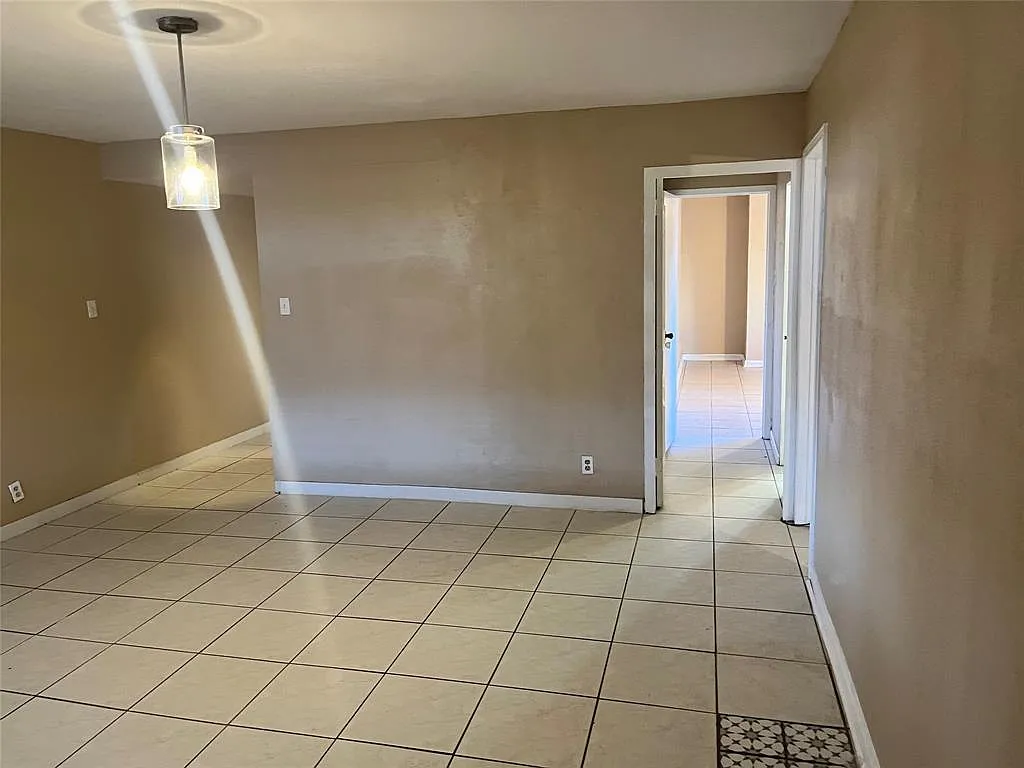 2 bed, 827 sqft, $1,100 — Photo 3