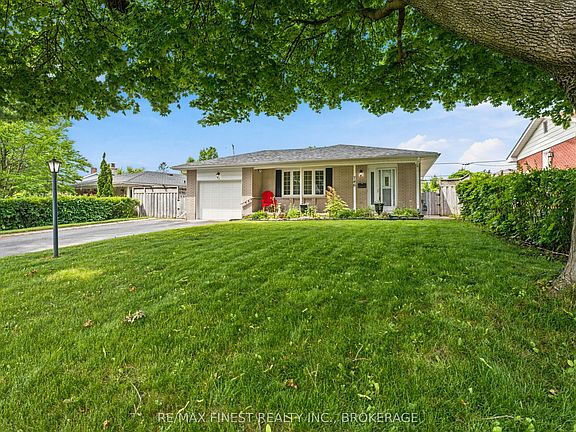 4th image of 746 Laidlaw Cres