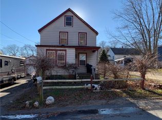 60 Farnum St, Tiverton, RI 02878