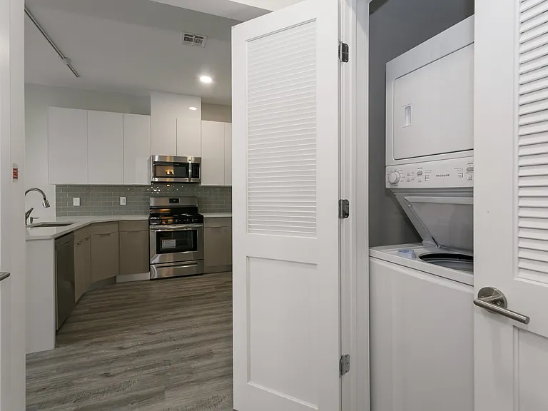 6020 Hudson Ave — Photo 12