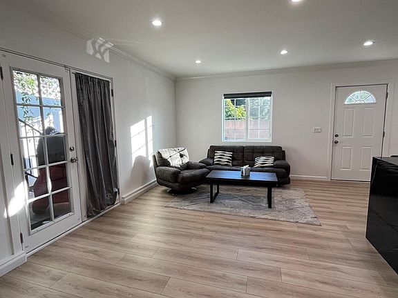 3rd image of 613 N Bel Aire Dr
