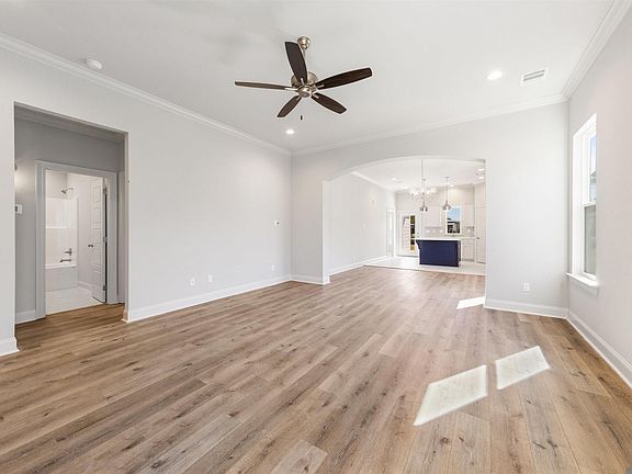 4th image of 10415 Highland Lakes Dr