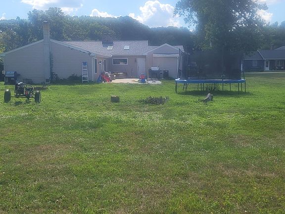 back yard ends at neighbor's fence. family friendly neighborhood