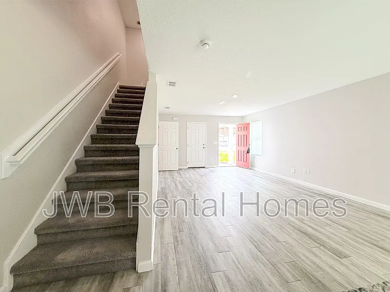 Cedar Hills — Photo 4