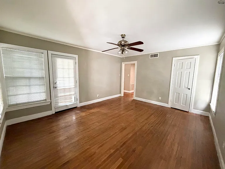 1820 Ardath Ave — Photo 13