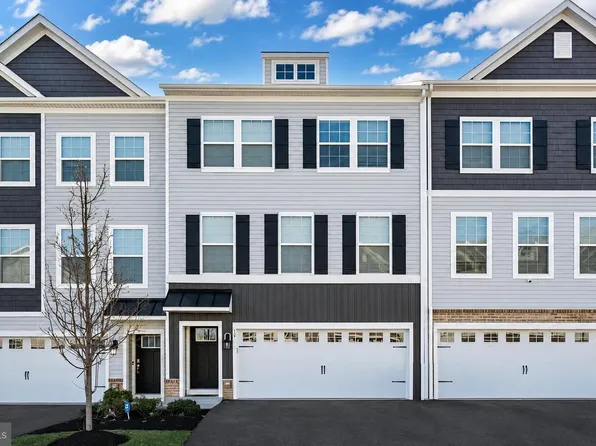 60 Autumn Park Dr, Medford, NJ 08055