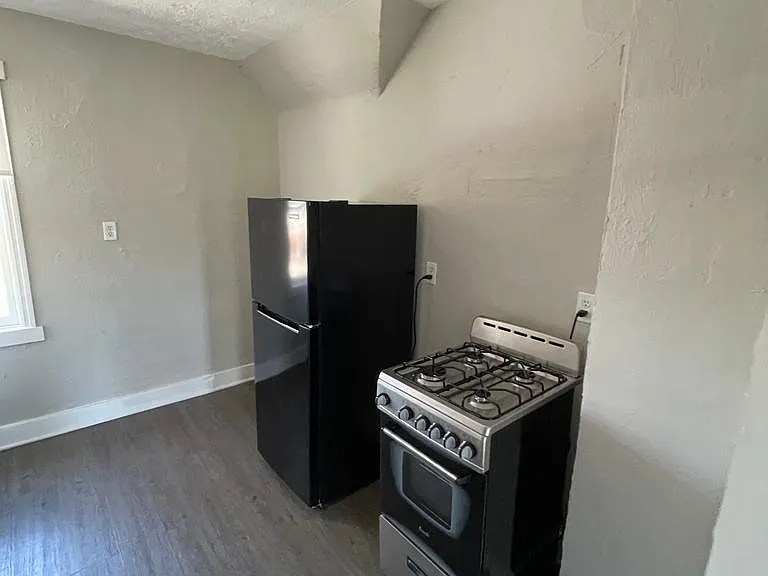 1119 W 2nd St #1 — Photo 7