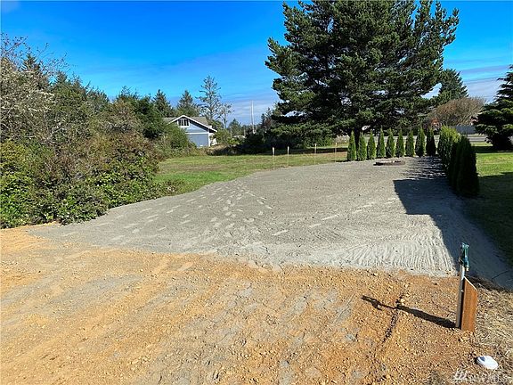 5th image of 240 Dorado Ave SW