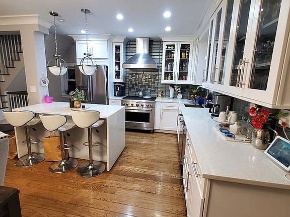 2nd image of 2715 Butler St