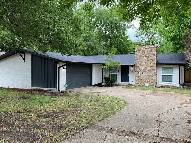 1301 N Waterview Dr