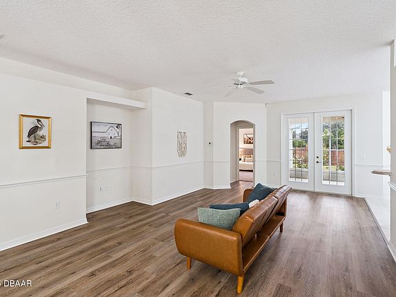 4th image of 390 Foxhill Dr