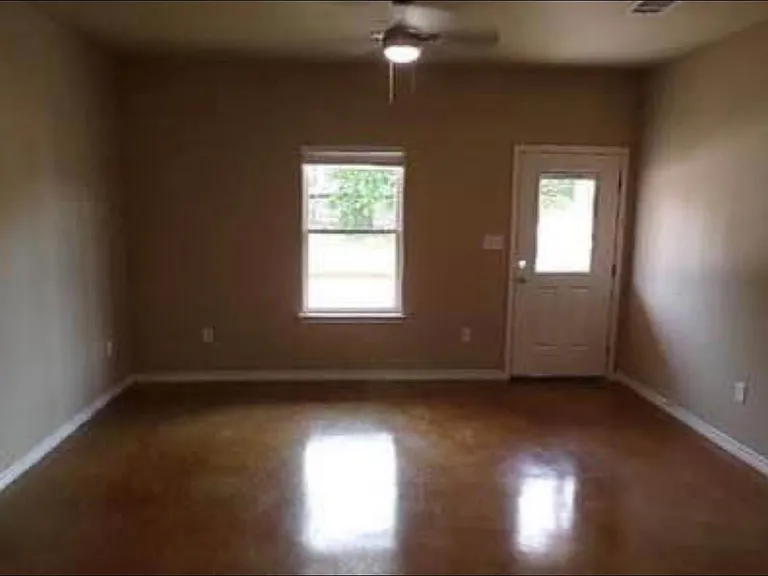 405 Avenue D — Photo 4
