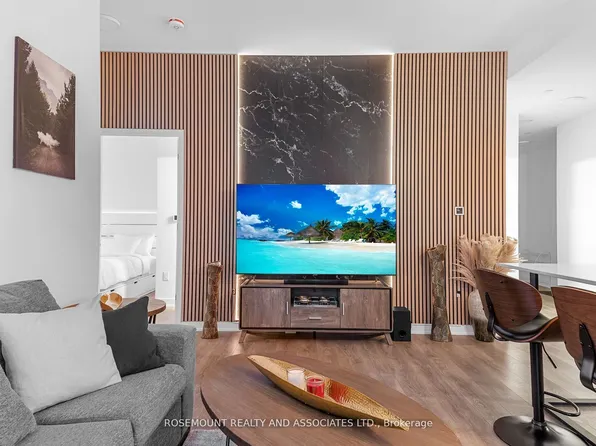 35 Tubman Ave #102, Toronto, ON M5A 0T1