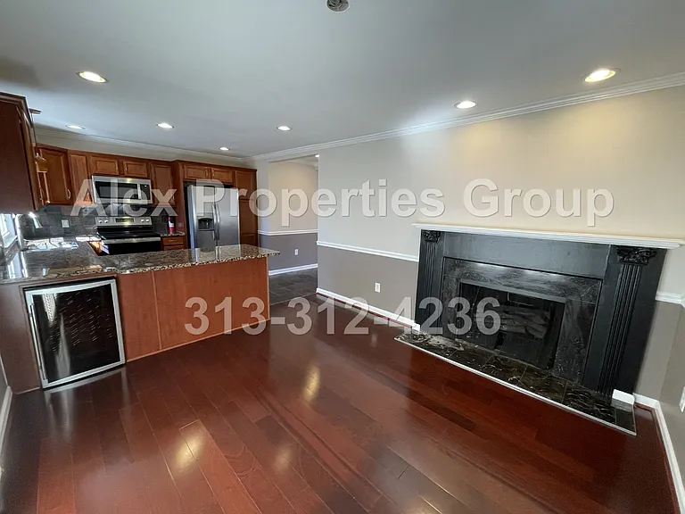 31045 Sheridan Dr — Photo 6