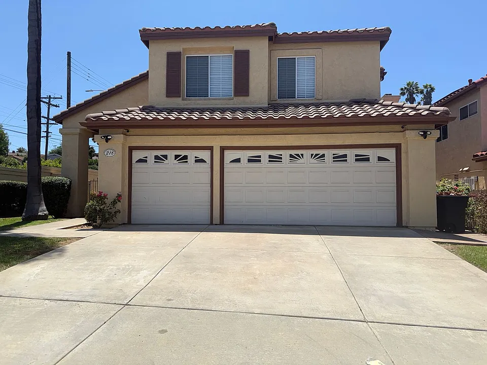 216 Richmond Park Pl